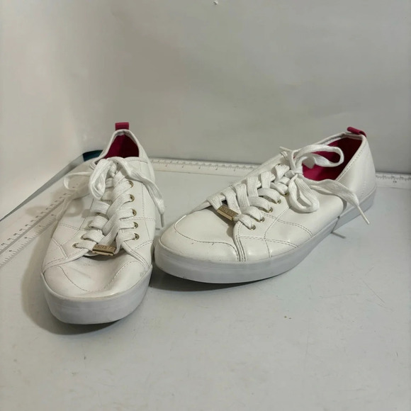 Guess women’s white lace‎ up running tennis shoes in size  10 - Picture 1 of 12